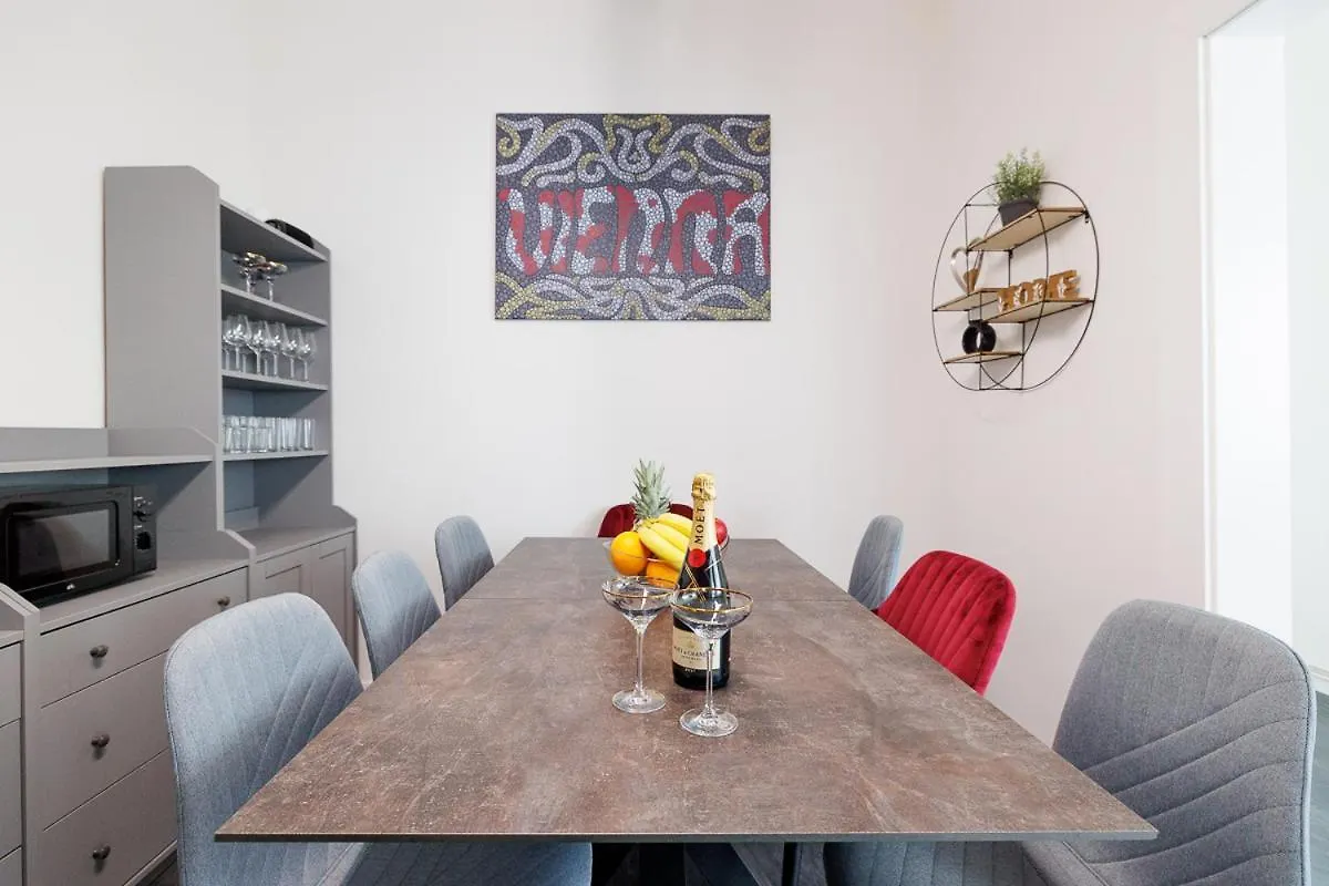 New Shalalaliving Vienna Spacious Home For Family & Friends